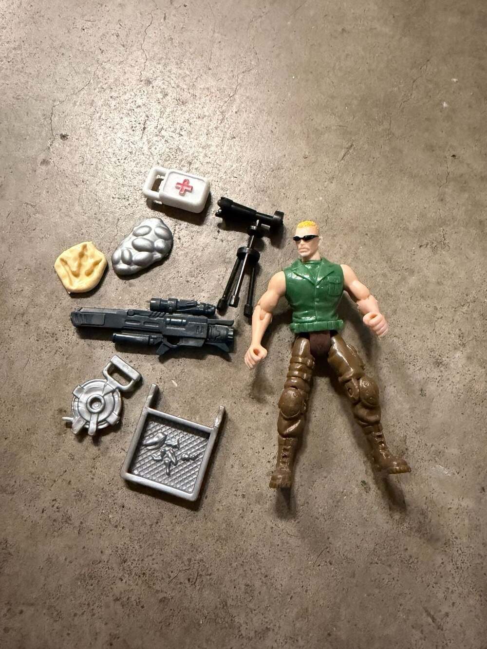 Kid Connection 4-inch tall Kid Connection blonde-haired soldier figure